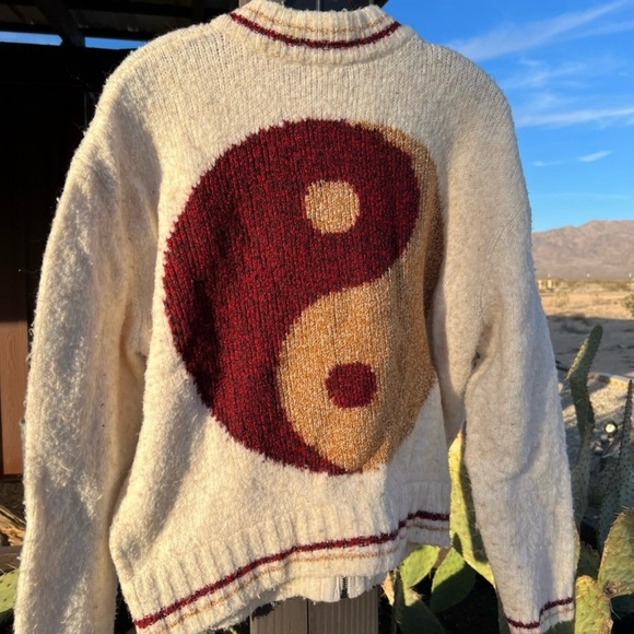 UO Ying Yang Sweater Small - Picture 2 of 9